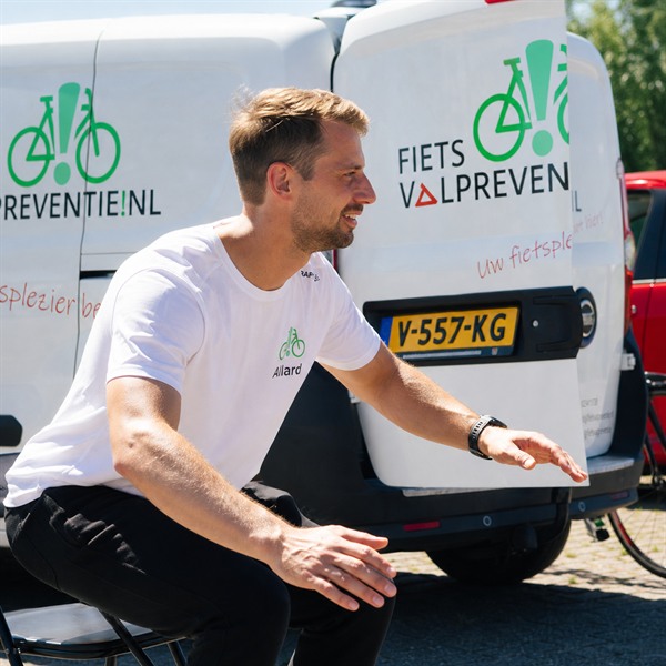 Portretfoto van Allard Thoen, fysiotherapeut en oprichter van FysioNext